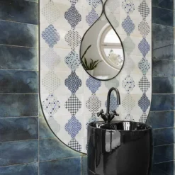 Carrelage métro bleu pour salle de bain